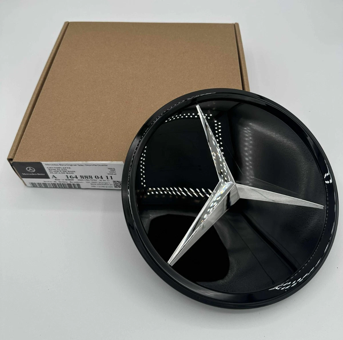 Mercedes-Benz Mirror glass finish center emblem